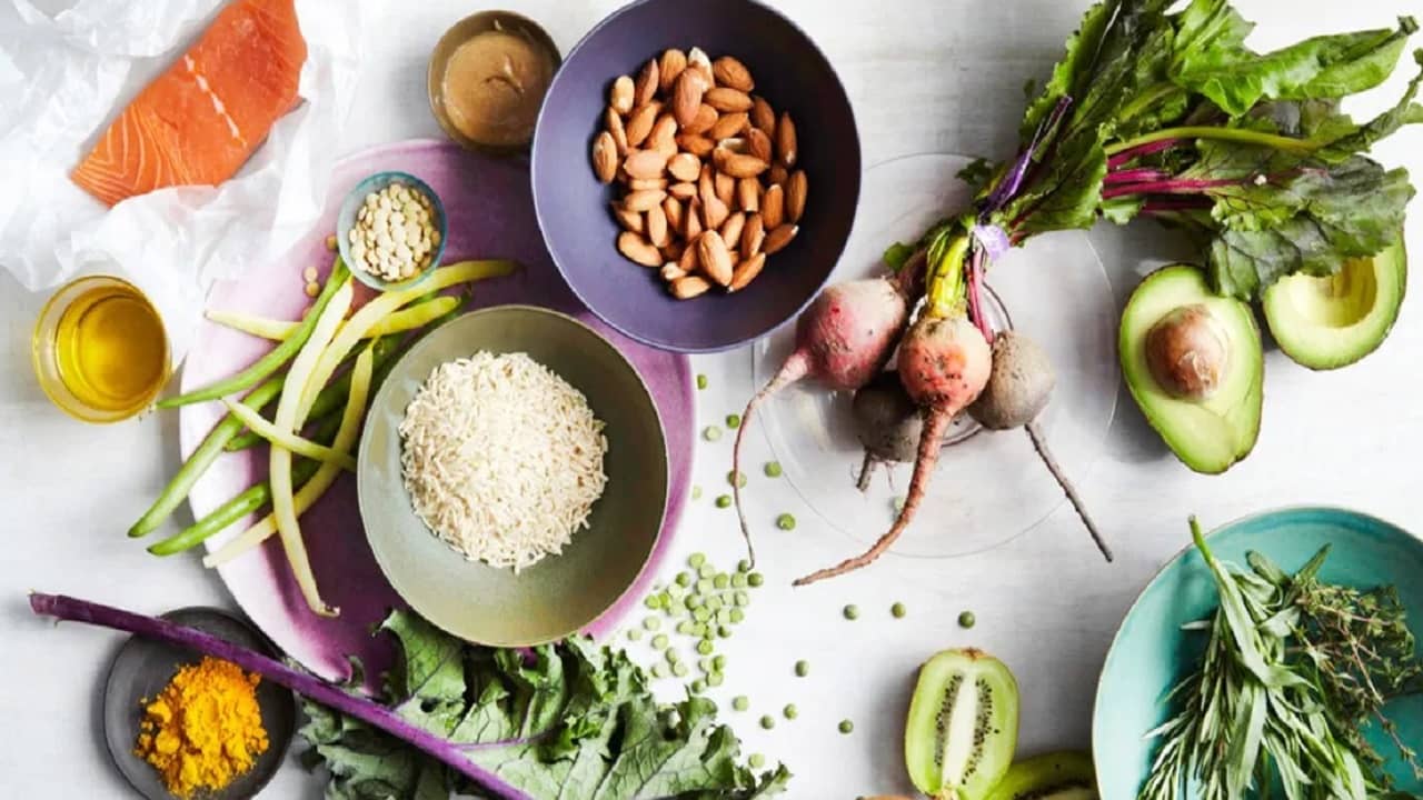 Coronavirus and Omicron Scare: সদ্য বা পুনরায় কোভিড আক্রান্ত? সেরে ওঠার পর পাতে যে খাবার রাখবেন...