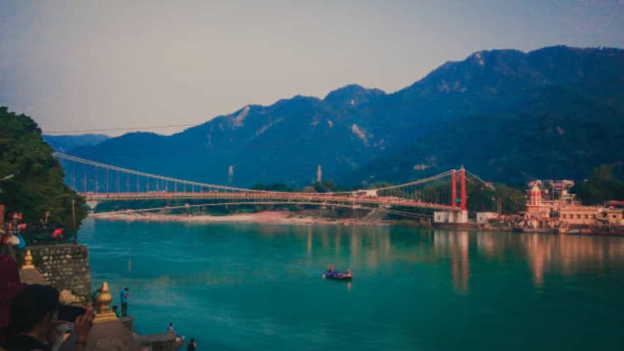 Rishikesh: ঋষিকেশকে দ্য ওয়ার্ল্ড ক্যাপিটাল অফ যোগা কেন বলা হয় জানেন? Rishikesh: ঋষিকেশকে দ্য ওয়ার্ল্ড ক্যাপিটাল অফ যোগা কেন বলা হয় জানেন?