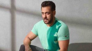 Salman Khan: নিজস্ব সোয়্যাগে অনুরাগীদের পাশ কাটিয়ে গাড়িতে চেপে হাওয়া ভাইজান
