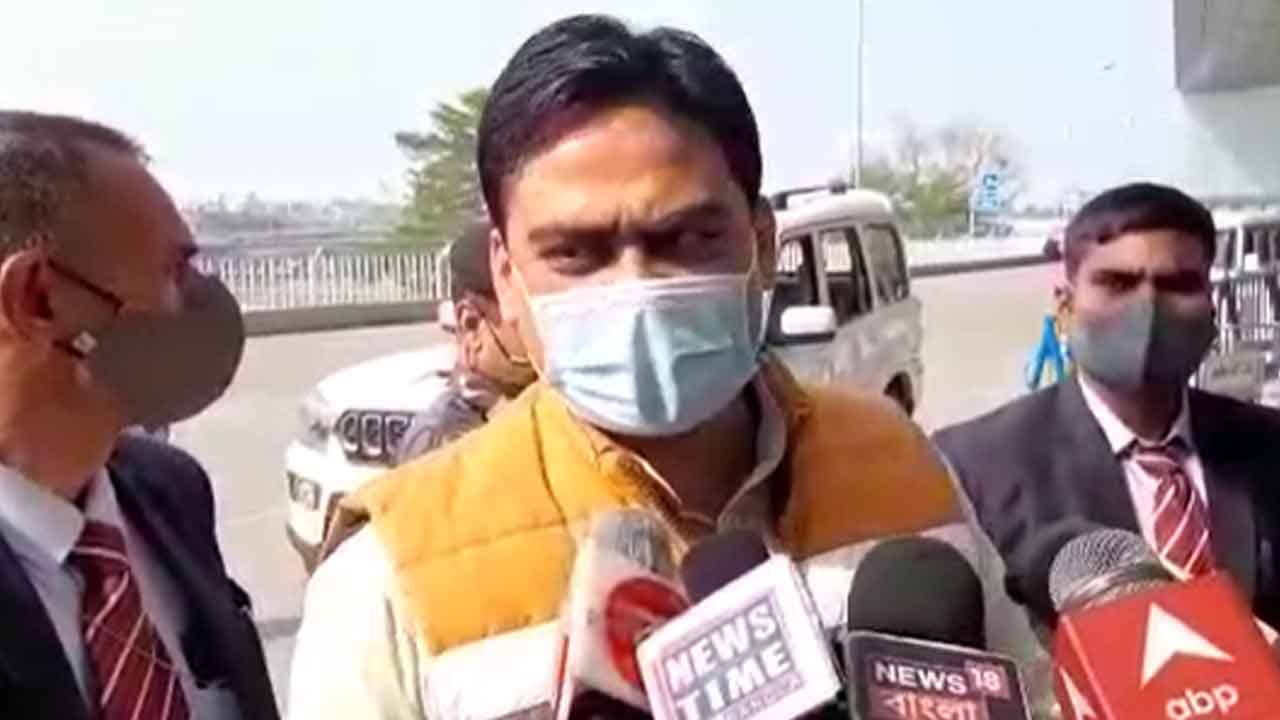 CAA: সিএএ নিয়ে এবার স্পষ্ট কথা হওয়া দরকার..., দিল্লির বিমানে ওঠার আগে বললেন শান্তনু