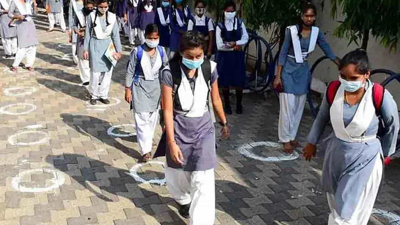 School Reopen: টিকা পেয়েছে ১৫ থেকে ১৮, শিক্ষা দফতর থেকে স্কুল খোলার প্রস্তাব গেল নবান্নে