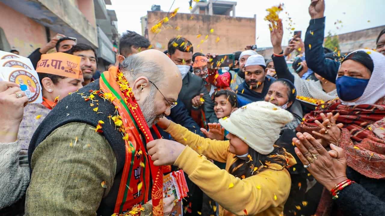 Amit Shah in UP Poll Campaign: 'আইন-শৃঙ্খলা ফিরিয়েছে যোগী সরকার', প্রথম প্রচারেই হিন্দুত্ববাদের 'মাস্টারস্ট্রোক' শাহের