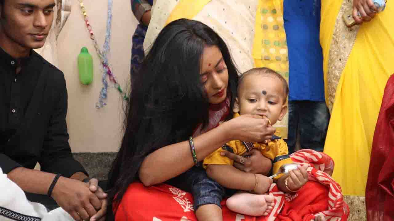 Shruti Das: চিরাচরিত প্রথা ভাঙলেন শ্রুতি, মিমি ভাত খাওয়ালেন বোনপোকে