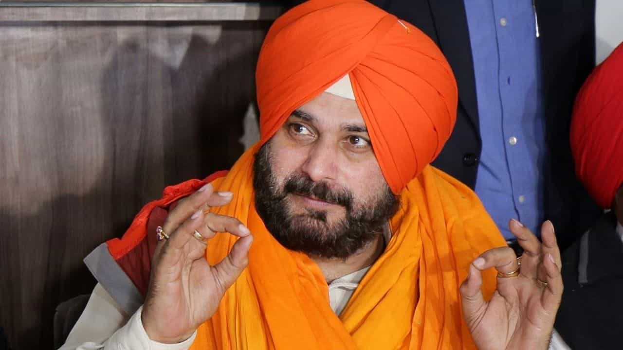 Navjot Singh Sidhu attacks Amarinder Singh: 'ক্যাপ্টেন বিশ্বাসঘাতক', প্রচারে বেরিয়ে নিজের দলের সমালোচনাতেও মুখর সিধু