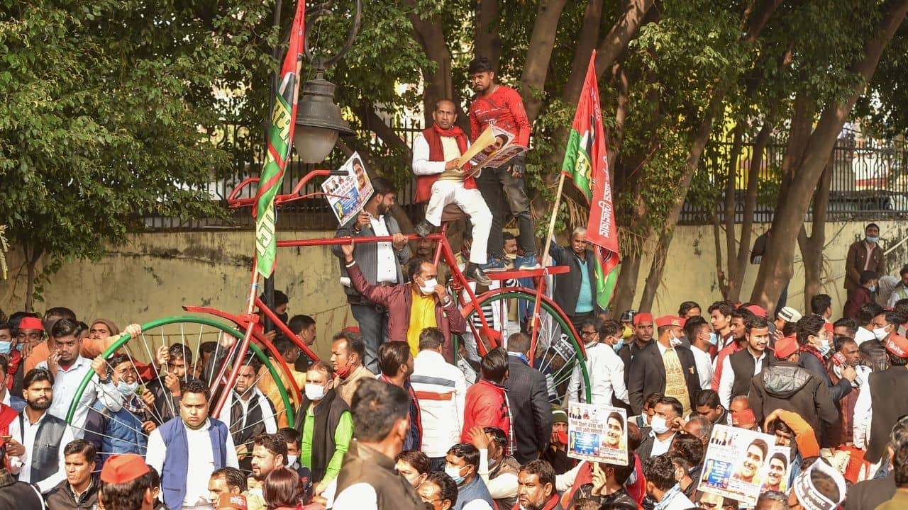 SP to Answer EC on COVID Norms Violation: ভোটের মুখেই চাপে সমাজবাদী পার্টি, আজই করোনাবিধি ভঙ্গের কারণ জানাতে হবে কমিশনকে