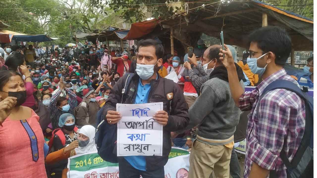 TET: ‘নিয়োগ দিন, নয় স্বেচ্ছামৃত্যু,’ ফের তীব্র বিক্ষোভ টেট প্রার্থীদের