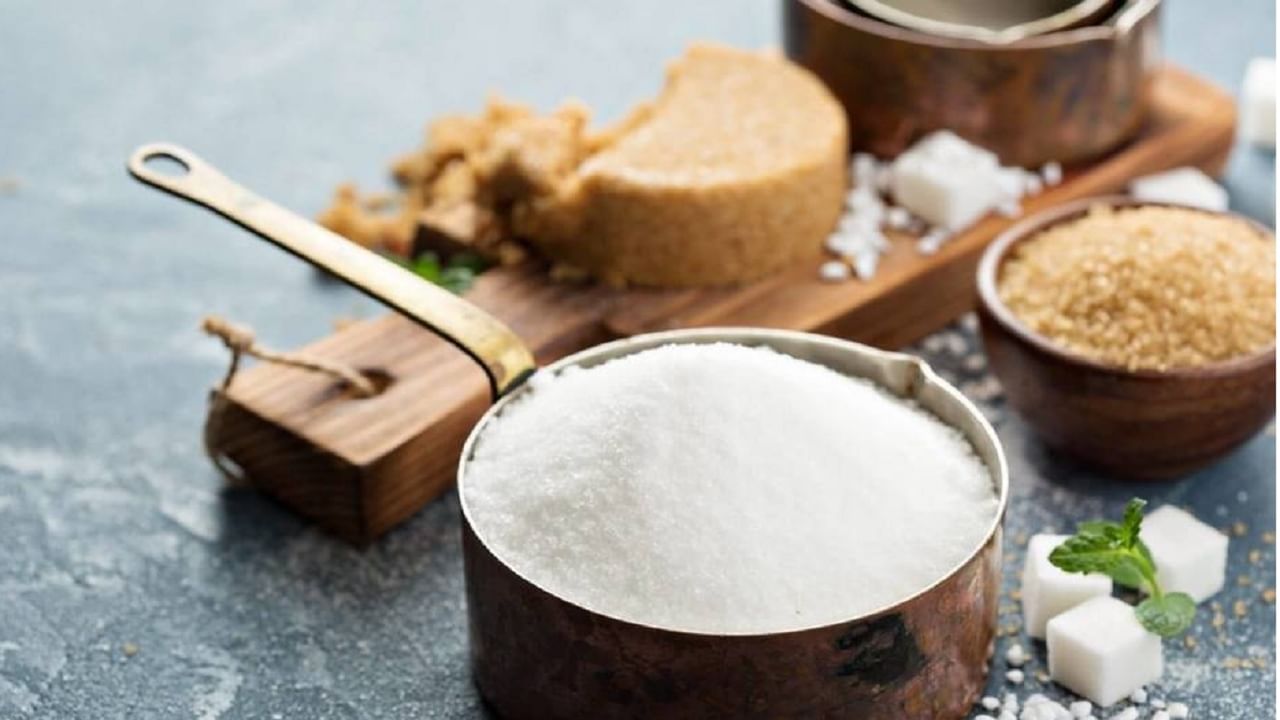 salt and sugar levels: অতিরিক্ত চিনি কিংবা নুন দেওয়া খাবার ভুলেও রাতে খাবেন না! কেন জানেন?
