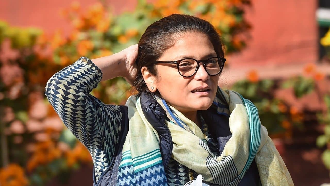 Sushmita Dev on Parliamentary Panel: এক মহিলা সাংসদ + ৩০ পুরুষ সাংসদের সংসদীয় কমিটি সিদ্ধান্ত নেবে মেয়েদের বিয়ের বয়স ১৮ না ২১!