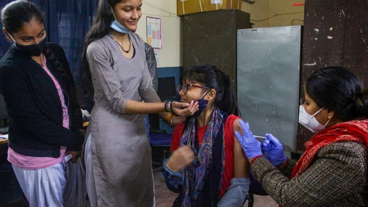 COVID Vaccination for Children: ৩ দিনেই ১ কোটি পার! ছোটদের টিকাকরণের শুরুতেই দারুণ সাফল্যে ধন্যবাদ স্বাস্থ্যমন্ত্রীর COVID Vaccination for Children: ৩ দিনেই ১ কোটি পার! ছোটদের টিকাকরণের শুরুতেই দারুণ সাফল্যে ধন্যবাদ স্বাস্থ্যমন্ত্রীর
