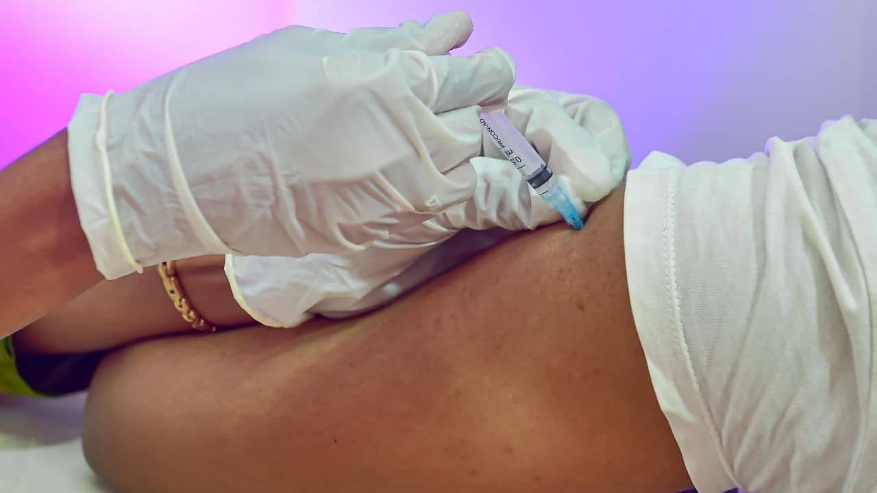 WHO on Booster Dose: অবশেষে মিলল বুস্টার ডোজ়ে সম্মতি! কারা আগে পাবেন সুরক্ষা কবচ, জানাল WHO