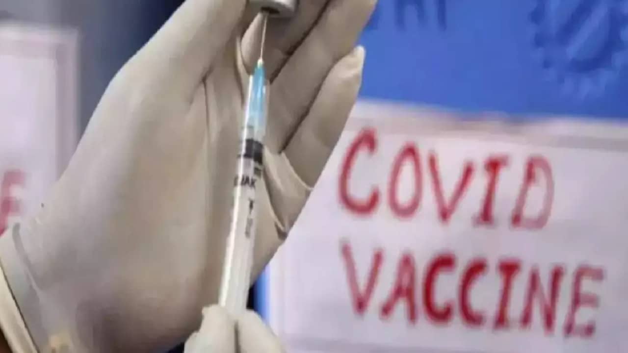 Omicron impact: কোভিড রুখতে এবং মৃত্যুহার ঠেকাতে ভরসা ভ্যাকসিনেই, জোর সওয়াল বিশেষজ্ঞদের