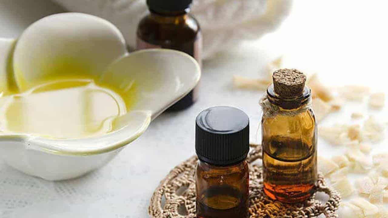 Body Oil: শীতের পরেও ময়েশ্চারাইজার হিসাবে ব্যবহার করতে পারবেন এই প্রাকৃতিক তেলগুলি Body Oil: শীতের পরেও ময়েশ্চারাইজার হিসাবে ব্যবহার করতে পারবেন এই প্রাকৃতিক তেলগুলি