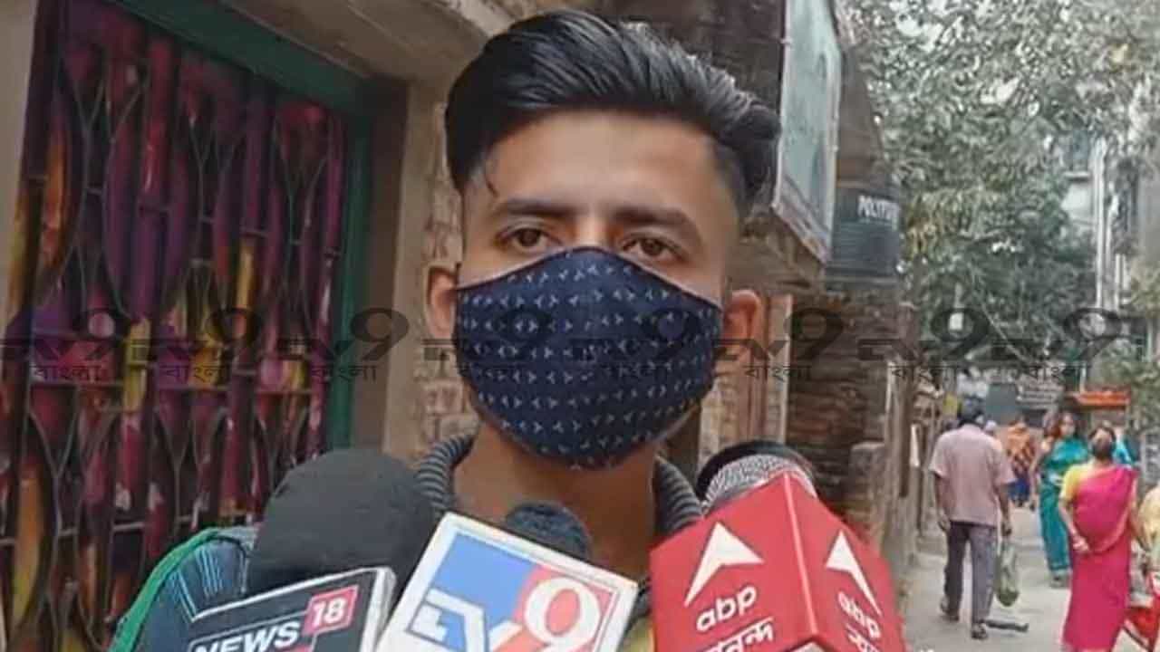 Baguiati Crime: চাঞ্চল্যকর ঘটনা! জোমাটো বয়ের গলায় ছুরি ধরে বাইক, টাকা নিয়ে পালাল দুষ্কৃতীরা Baguiati Crime: চাঞ্চল্যকর ঘটনা! জোমাটো বয়ের গলায় ছুরি ধরে বাইক, টাকা নিয়ে পালাল দুষ্কৃতীরা