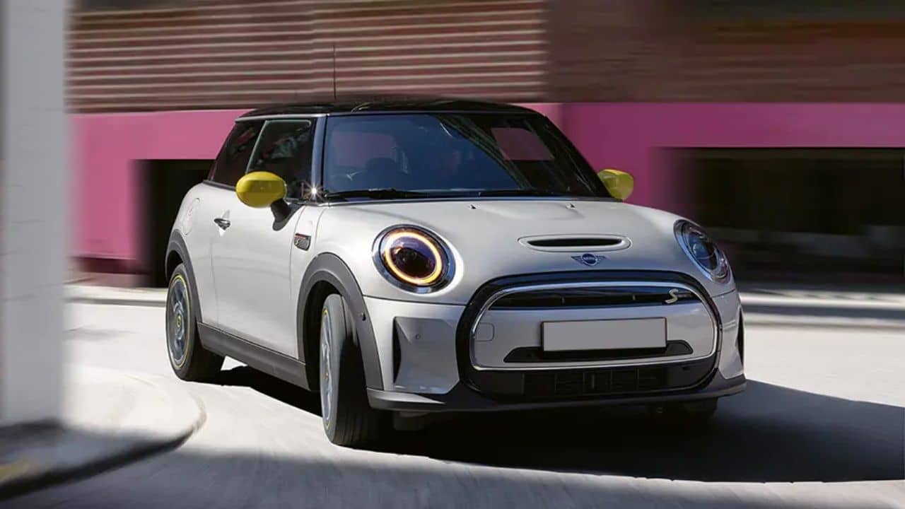 BMW Upcoming Electric Car: বিএমডব্লিউয়ের আসন্ন বৈদ্যুতিক গাড়িকে ঘিরে উত্তেজনা তুঙ্গে, কত দাম হতে চলেছে এই গাড়ির?