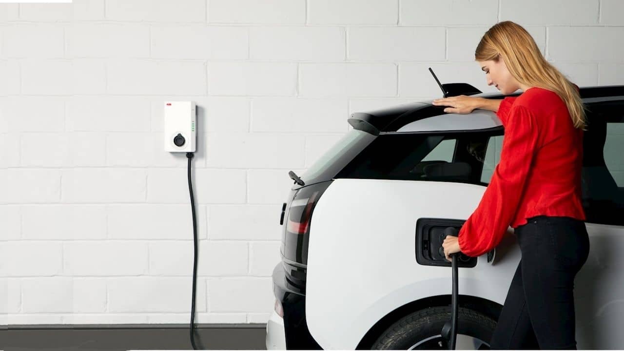 EV Charging at Home: বৈদ্যুতিক গাড়িকে চার্জ দেওয়ার জন্য আপনার বাড়িকে কীভাবে তৈরি করবেন?