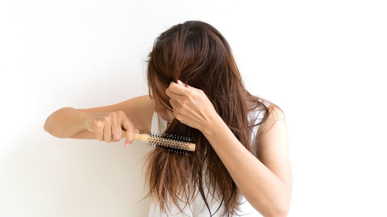 Hair Fall Control: How to prevent hair fall due to excessive sweating in  summer? | How to control hair fall during summer follow these tips | PiPa  News