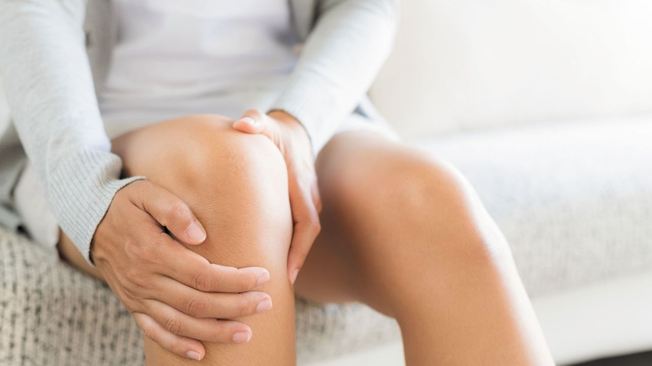 Cloudy Weather and Joint Pain: আকাশ মেঘলা হলেই আপনার গা হাত পা ব্যথা শুরু হয়ে যাওয়ার কারণ কী? Cloudy Weather and Joint Pain: আকাশ মেঘলা হলেই আপনার গা হাত পা ব্যথা শুরু হয়ে যাওয়ার কারণ কী?