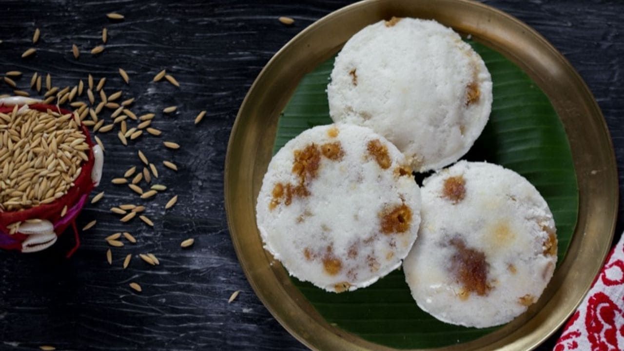 Chicken Bhapa Pitha Recipe: মোমো নয়, চিকেনের পিঠা তৈরি করুন বাড়িতে, রেসিপি জেনে নিন... Chicken Bhapa Pitha Recipe: মোমো নয়, চিকেনের পিঠা তৈরি করুন বাড়িতে, রেসিপি জেনে নিন...
