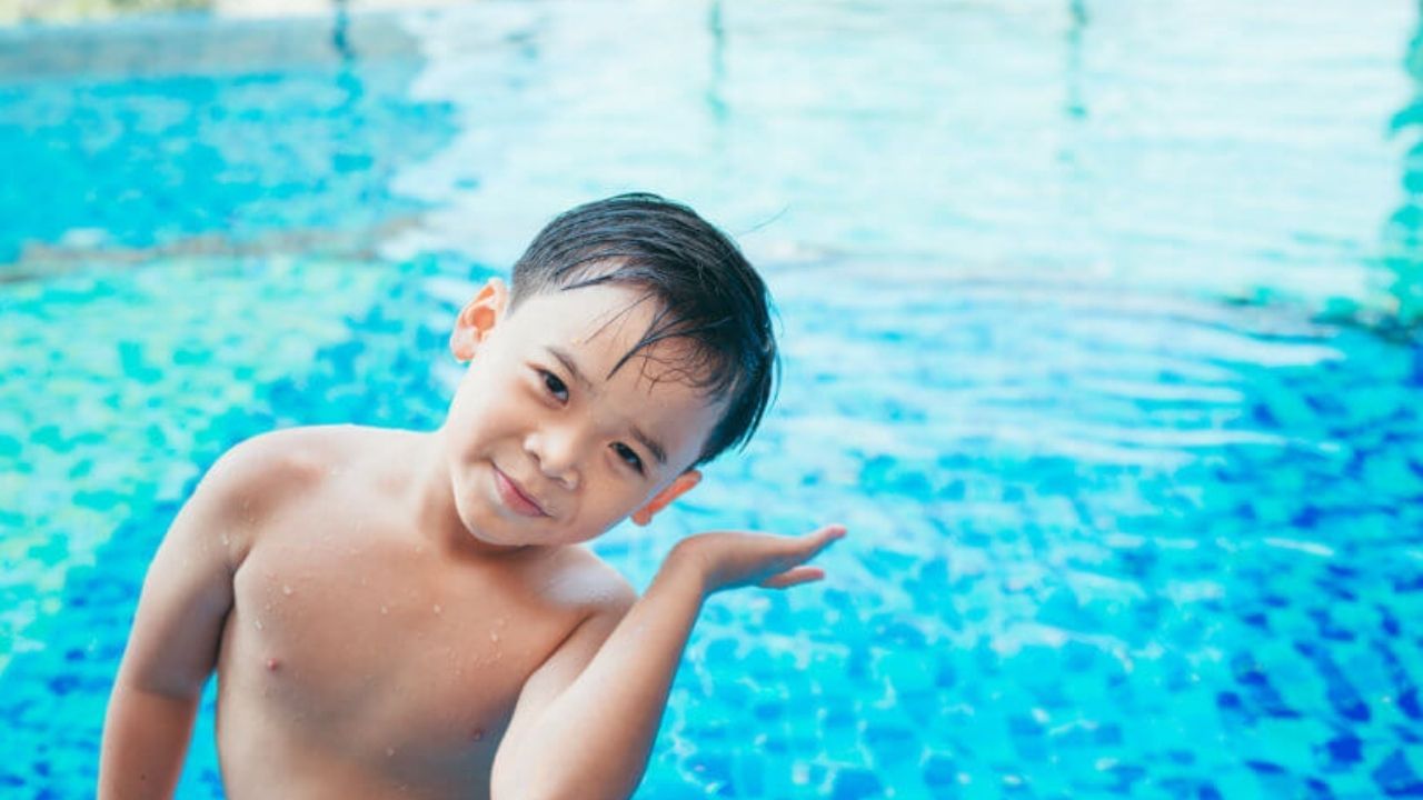 How to Get Water Out of Your Ears: স্নানের সময় ভুল করে কানে জল ঢুকে গেছে? চটপট এই কাজগুলো করে ফেলুন...