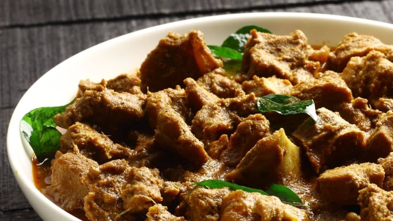 Mutton Korma Recipe: রবিবারের দুপুরে আপনার রান্নাঘর ভরে উঠুক মাটন কোর্মার গন্ধে... Mutton Korma Recipe: রবিবারের দুপুরে আপনার রান্নাঘর ভরে উঠুক মাটন কোর্মার গন্ধে...