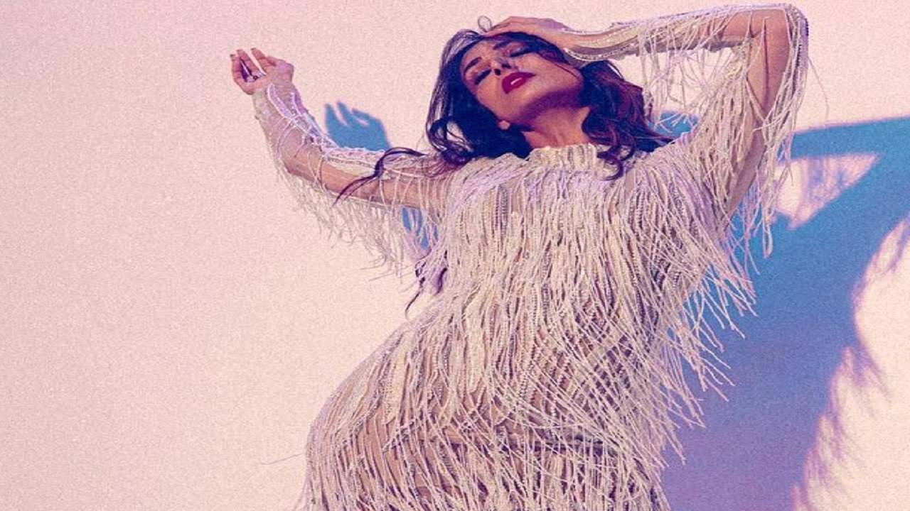 Malaika Arora: লাল লিপস্টিকে আজও লাস্যময়ী, ঝলমলে রূপোলী পোশাকে নাচের ছন্দে তাক লাগালেন ছাঁইয়া গার্ল