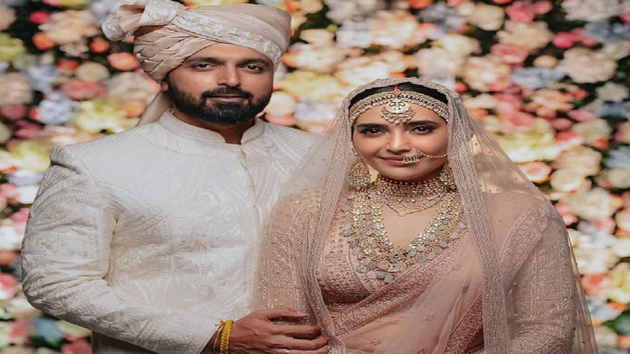 Wedding Outfit: মধুমাসে বিয়ে? বর-কনে দুজনেই বাছুন কনট্রাস্ট পোশাক, রইল টিপস Wedding Outfit: মধুমাসে বিয়ে? বর-কনে দুজনেই বাছুন কনট্রাস্ট পোশাক, রইল টিপস