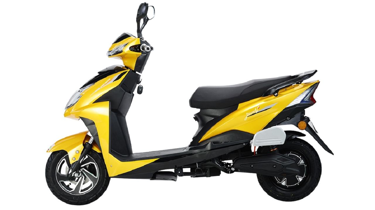 AMO Jaunty Plus Electric Scooter: ওলা-র দুই ইলেকট্রিক স্কুটারকে টেক্কা দিতে এল আমো জন্টি প্লাস, কম দামে তাক লাগানো ফিচার্স! AMO Jaunty Plus Electric Scooter: ওলা-র দুই ইলেকট্রিক স্কুটারকে টেক্কা দিতে এল আমো জন্টি প্লাস, কম দামে তাক লাগানো ফিচার্স!