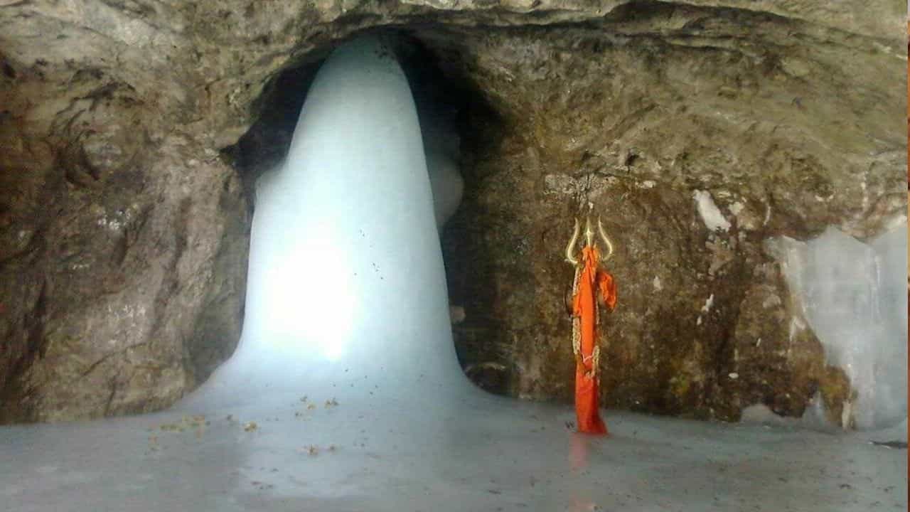 Amarnath Temple: কে প্রথম অমরনাথের শিবলিঙ্গ আবিষ্কার করেছিলেন, জানেন কি? Amarnath Temple: কে প্রথম অমরনাথের শিবলিঙ্গ আবিষ্কার করেছিলেন, জানেন কি?