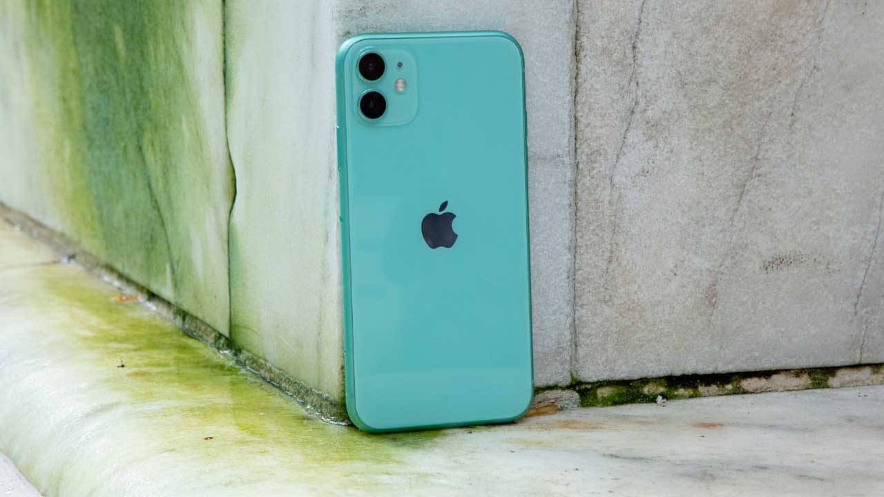 iPhone 11 Offers: ফ্লিপকার্ট এবং অ্যামাজনে আইফোন ১১- র দামে রয়েছে বিশেষ ছাড়, কোন স্টোরেজ মডেল কোথায়, কত দামে পাওয়া যাচ্ছে?