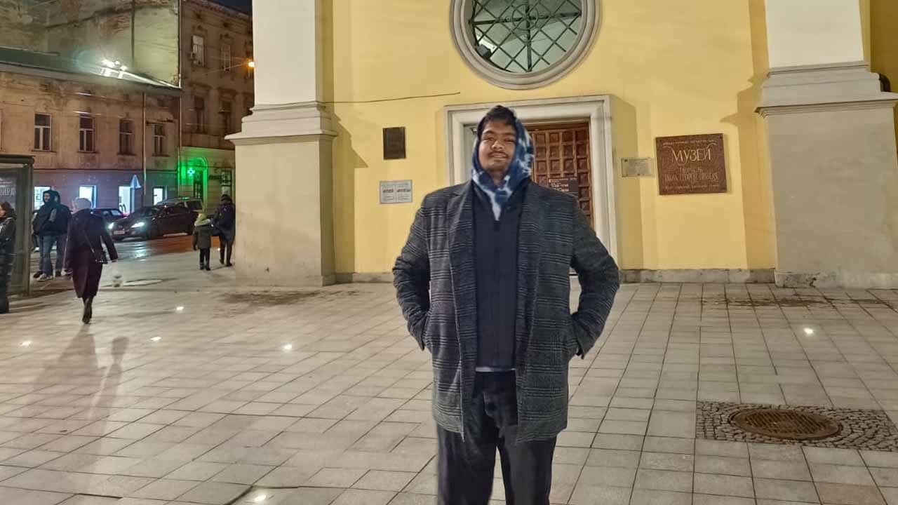 Russia Ukraine Conflict: কষ্ট করে জমানো টাকায় ডাক্তারি পড়ানো, ইউক্রেন থেকে কবে ফিরবে দেবার্ঘ্য?