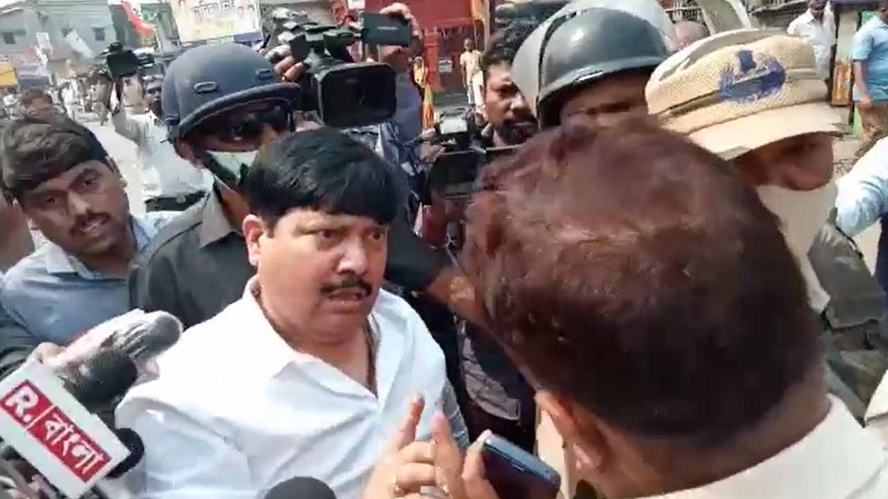 Municipal Elections 2022: ইট ছোড়া হল অর্জুন-কে লক্ষ্য করে, 'অবাধে গুন্ডাগিরি চালানোর জন্য পুলিশ মন্ত্রীকে অভিনন্দন' সাংসদের Municipal Elections 2022: ইট ছোড়া হল অর্জুন-কে লক্ষ্য করে, 'অবাধে গুন্ডাগিরি চালানোর জন্য পুলিশ মন্ত্রীকে অভিনন্দন' সাংসদের