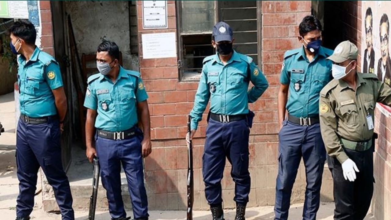 Bangladesh News: রক্ষকই ভক্ষক? খোদ পুলিশের বিরুদ্ধেই খুনের মামলা দায়ের
