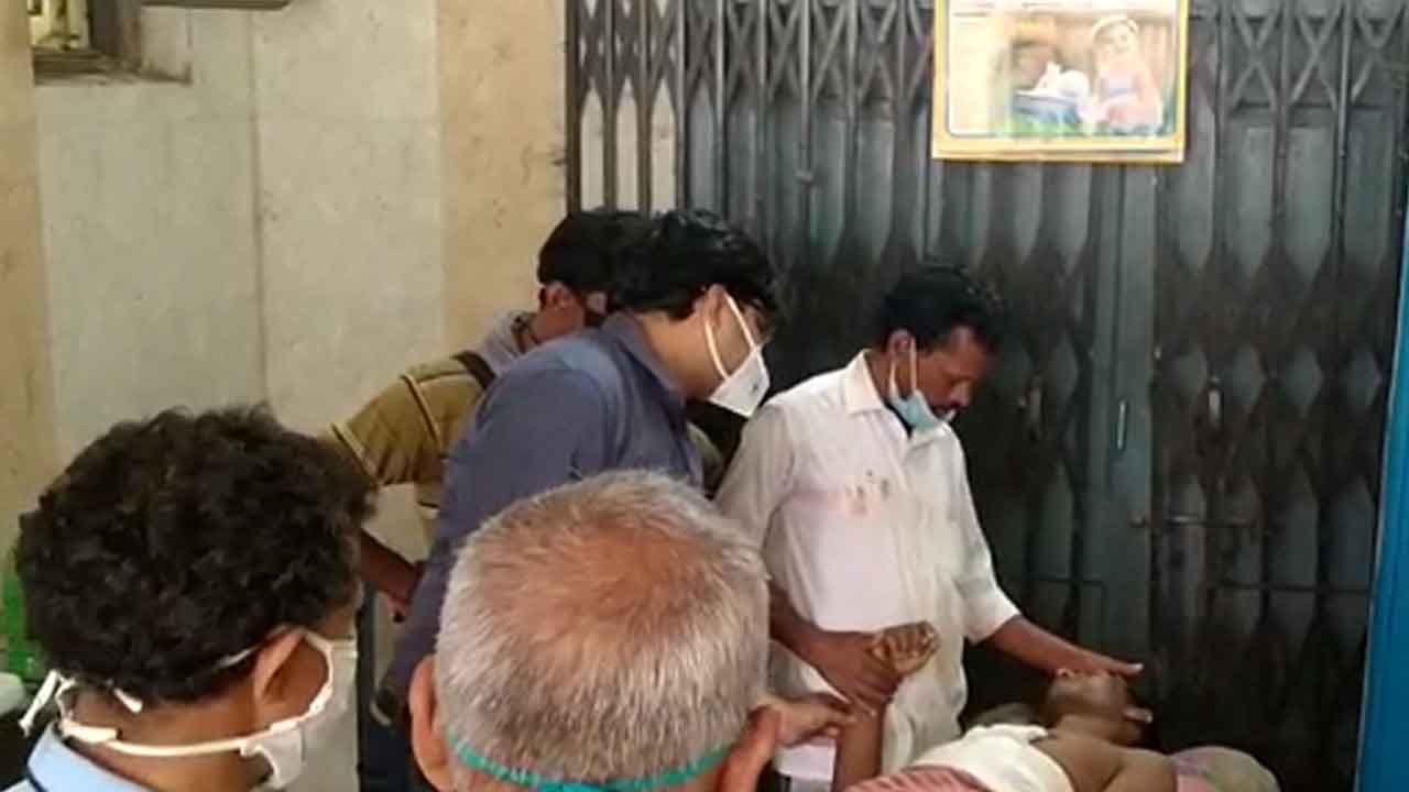 Basanti Accident: ধীরে ধীরে যুবক ঢুকে গেলেন গাড়ির যন্ত্রাংশের ভিতর, বুক হয়ে গেল এফোঁড়-ওফোঁড়! ভয়ানক দৃশ্যের সাক্ষী সঙ্গীরা Basanti Accident: ধীরে ধীরে যুবক ঢুকে গেলেন গাড়ির যন্ত্রাংশের ভিতর, বুক হয়ে গেল এফোঁড়-ওফোঁড়! ভয়ানক দৃশ্যের সাক্ষী সঙ্গীরা