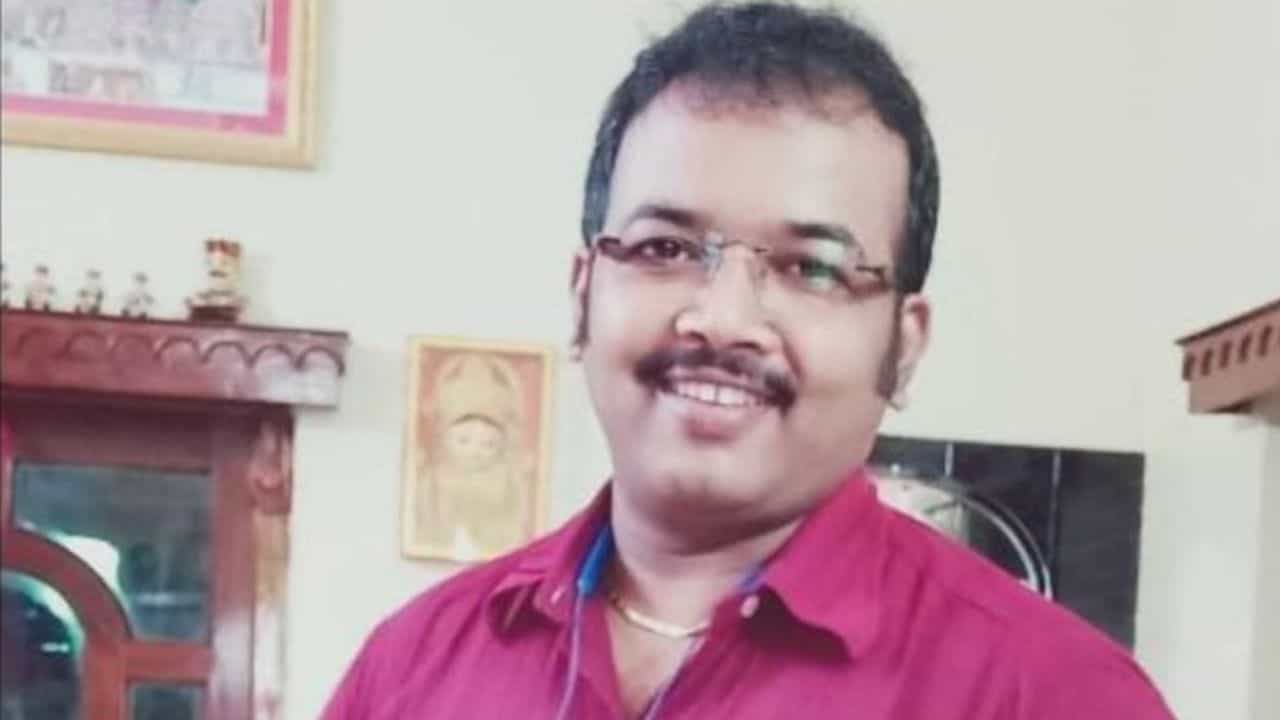 Business Man Death: হঠাৎ পিছন থেকে এলোপাথাড়ি গুলি, মুখ খোলার আগেই চলে গেল তরতাজা প্রাণ Business Man Death: হঠাৎ পিছন থেকে এলোপাথাড়ি গুলি, মুখ খোলার আগেই চলে গেল তরতাজা প্রাণ