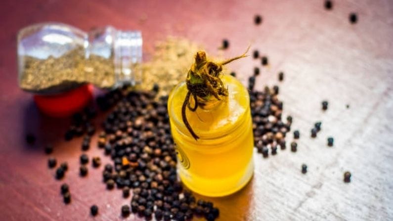 গোলমরিচের বাইরের স্তরে এমন একটি যৌগ রয়েছে যা ফ্যাট কোষের ভাঙনকে ট্রিগার করে। এবং এইভাবে আপনাকে প্রাকৃতিক ভাবে দ্রুত ফ্যাট বার্ন করতে সাহায্য করে।