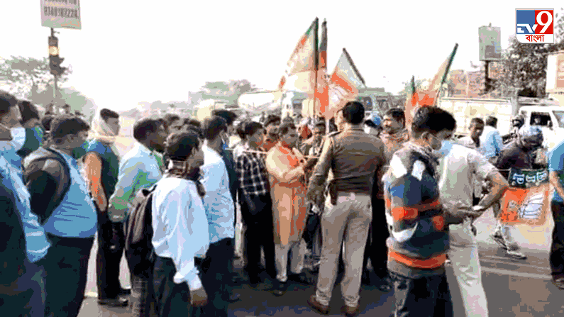 BJP Bangla Bandh: রণক্ষেত্র বিধাননগর, রেললাইনে টায়ার জ্বালিয়ে বিক্ষোভ বিজেপি কর্মীদের BJP Bangla Bandh: রণক্ষেত্র বিধাননগর, রেললাইনে টায়ার জ্বালিয়ে বিক্ষোভ বিজেপি কর্মীদের
