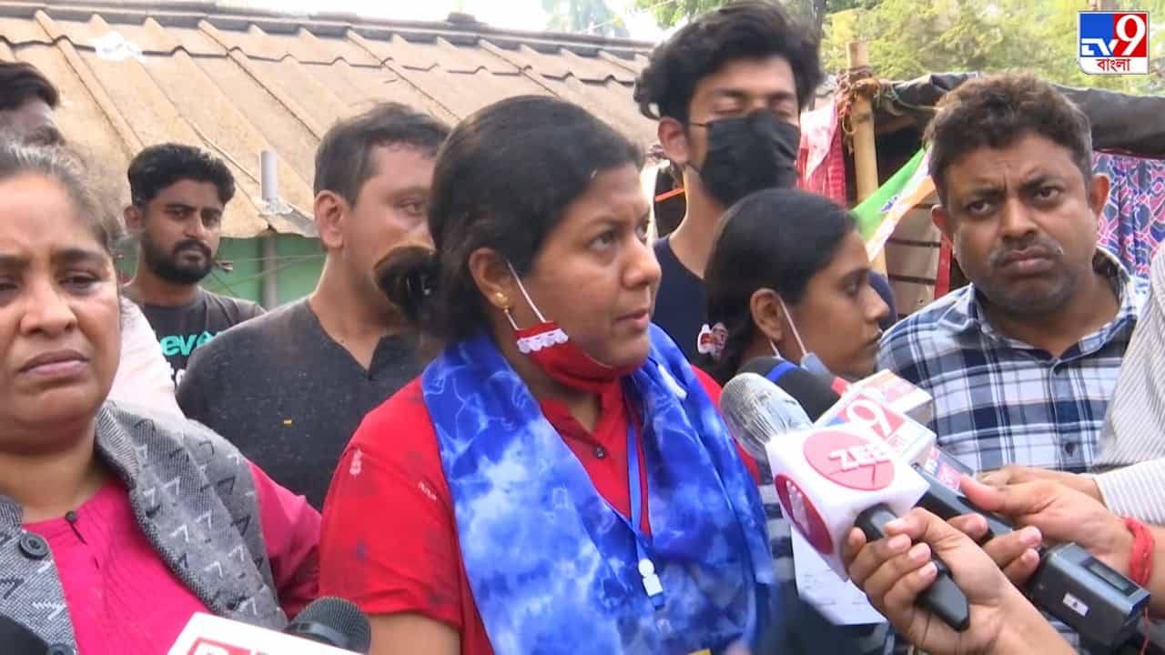 Municipal Elections 2022 : খোদ পুলিশের সামনেই সিপিএম প্রার্থীকে 'ধর্ষণের' হুমকি Municipal Elections 2022 : খোদ পুলিশের সামনেই সিপিএম প্রার্থীকে 'ধর্ষণের' হুমকি