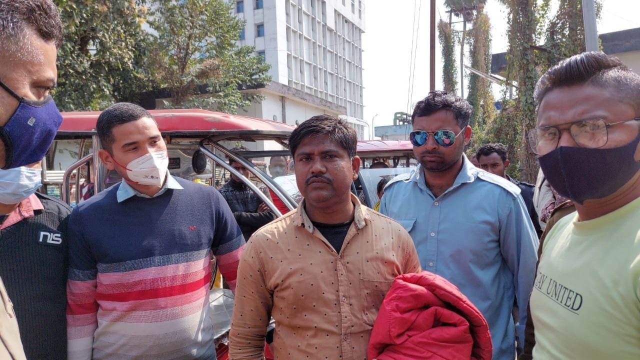 Raiganj Child Theft: নিজের সন্তানই চুরি করল বাবা, কারণ শুনে আঁতকে উঠল পুলিশ Raiganj Child Theft: নিজের সন্তানই চুরি করল বাবা, কারণ শুনে আঁতকে উঠল পুলিশ
