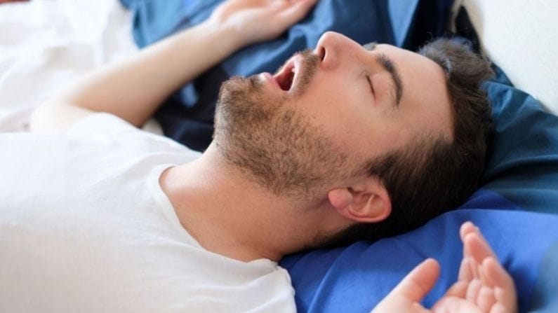 অবস্ট্রাকটিভ স্লিপ অ্যাপনিয়া হল ঘুম-সম্পর্কিত শ্বাস-প্রশ্বাসের রোগ। এই রোগে আক্রান্ত হলে ঘুমানোর সময়ে শ্বাস-প্রশ্বাস অনিয়মিত হয়ে যায়। অর্থাৎ শ্বাস কখনও শুরু হয়, আবার কখনও আচমকাই বন্ধ হয়ে যায়। 