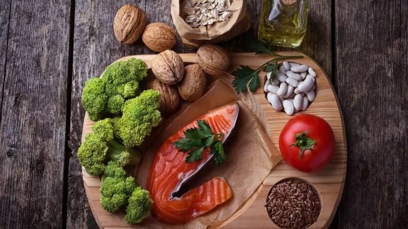 মেলাটোনিন সমৃদ্ধ অ্যাসপারাগাস, ব্রকোলি এই ধরনের খাবারের মধ্যে গভীর ঘুম হওয়ার মতো উপকারিতা থাকে। তাই, ঘুমনোর আগে এই ধরনের খাবারগুলো খাওয়ার কথা বলা হয়ে থাকে।