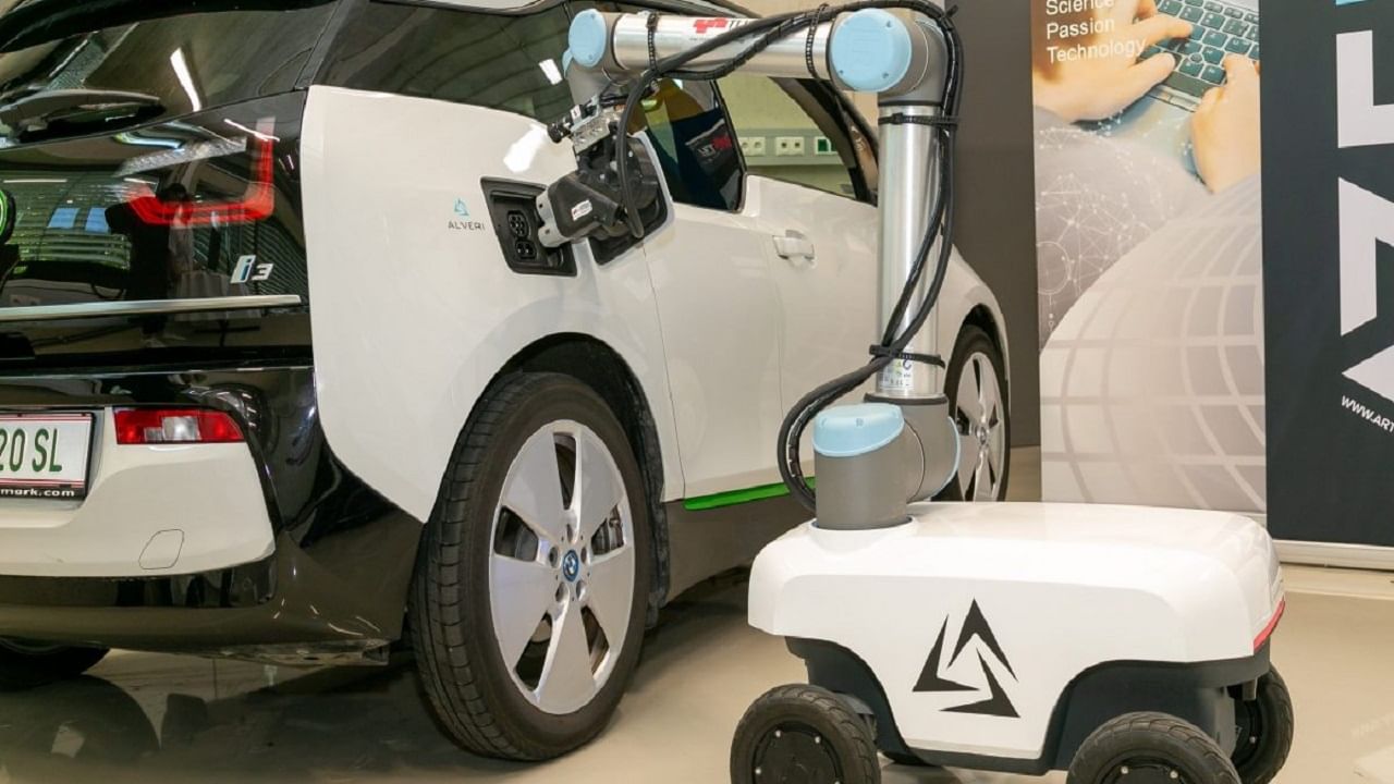 EV Charging Robot: এবার স্বয়ংক্রিয় ভাবে ইলেকট্রিক গাড়ি চার্জ করবে রোবট, ২০২৪ সালে আসছে এই ডিভাইস EV Charging Robot: এবার স্বয়ংক্রিয় ভাবে ইলেকট্রিক গাড়ি চার্জ করবে রোবট, ২০২৪ সালে আসছে এই ডিভাইস