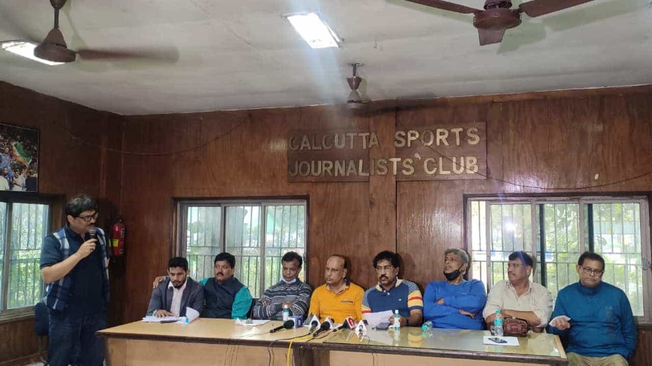 East Bengal: ক্লাবের ভবিষ্যৎ সুরক্ষায় ফের আসরে প্রাক্তন ফুটবলারদের কমিটি East Bengal: ক্লাবের ভবিষ্যৎ সুরক্ষায় ফের আসরে প্রাক্তন ফুটবলারদের কমিটি