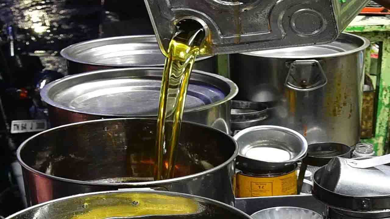 Edible Oil: আবারও বাড়ল ভোজ্য তেলের দাম, চলতি বছরে গড়ল রেকর্ড