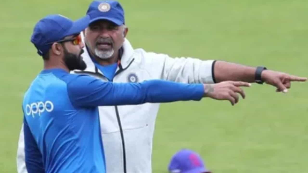 Cricket: কোন বোলারকে খেলা কঠিন বলেছিলেন বিরাট? জানালেন ভরত অরুণ Cricket: কোন বোলারকে খেলা কঠিন বলেছিলেন বিরাট? জানালেন ভরত অরুণ