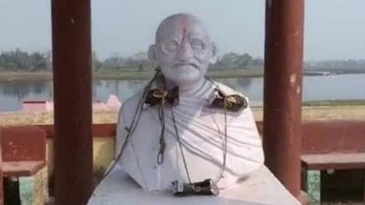 Gandhi Statue Vandalised:পরপর দুইবার গান্ধী মূর্তি ভাঙচুর বিহারে, এনডিএ শাসিত রাজ্যে এই ঘটনায় সমালোচনার ঝড় রাজনৈতিক মহলে