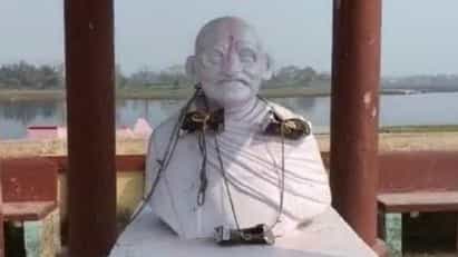 Gandhi Statue Vandalised:পরপর দুইবার গান্ধী মূর্তি ভাঙচুর বিহারে, এনডিএ শাসিত রাজ্যে এই ঘটনায় সমালোচনার ঝড় রাজনৈতিক মহলে Gandhi Statue Vandalised:পরপর দুইবার গান্ধী মূর্তি ভাঙচুর বিহারে, এনডিএ শাসিত রাজ্যে এই ঘটনায় সমালোচনার ঝড় রাজনৈতিক মহলে