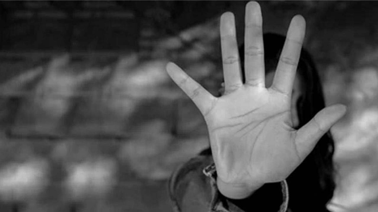 Woman Harassment: রাতারাতি জুটেছিল ডাইনির তকমা, প্রকাশ্য রাস্তায় পোশাক খুলিয়ে যা করা হল যুবতীর সঙ্গে...