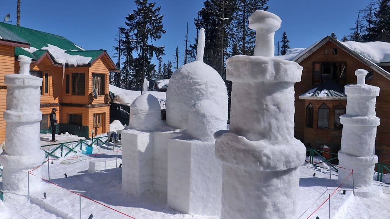 Gulmarg-Taj Mahal: ভারতের ইতিহাসে প্রথমবার! ভূস্বর্গে বরফ দিয়ে তৈরি হল তাজের প্রতিরূপ