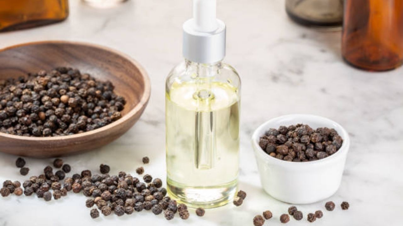 Black Pepper Oil বাতের ব্যথা থেকে কি রেহাই দিতে পারে গোলমরিচের তেল