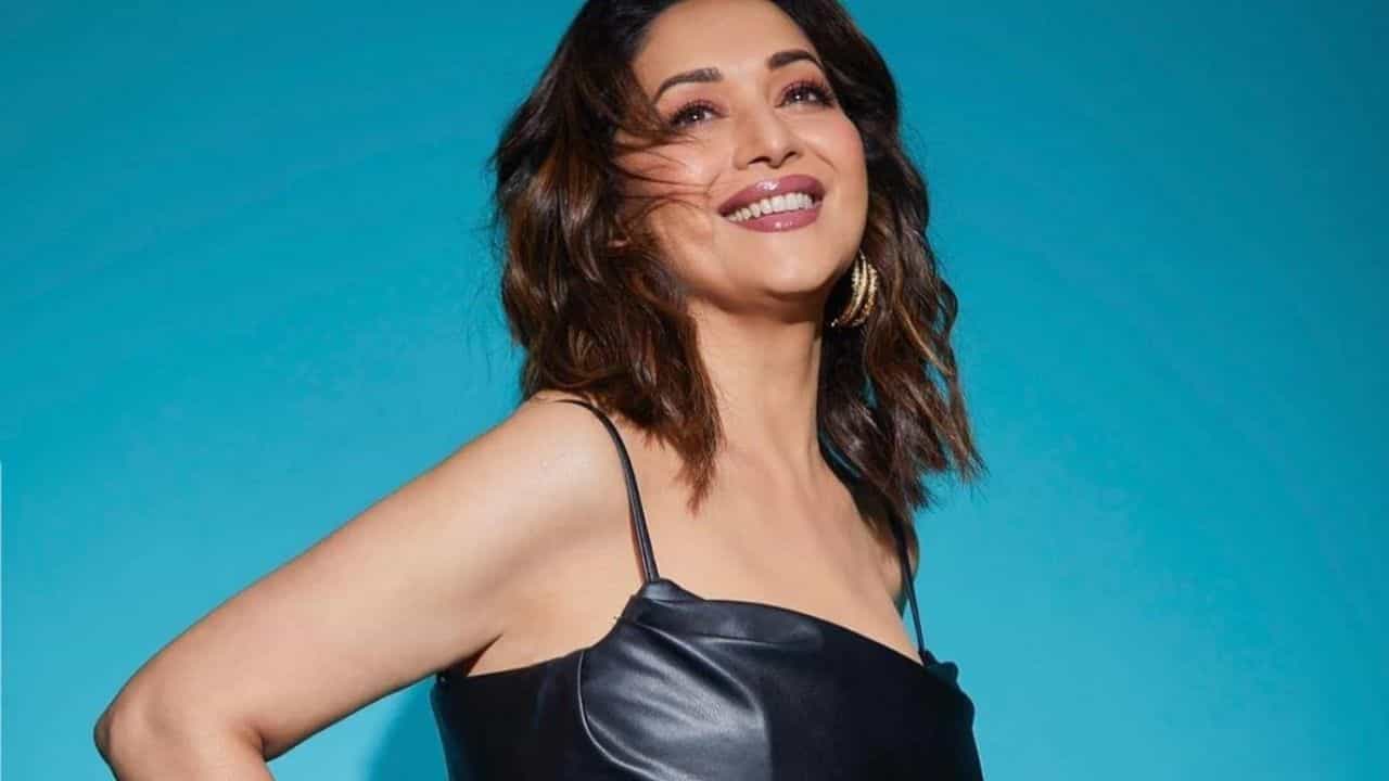 Madhuri Dixit: নয়া লুকে নজর কাড়লেন মাধুরী দীক্ষিত! কালো বডিকোন ড্রেসটির দাম কত জানেন?